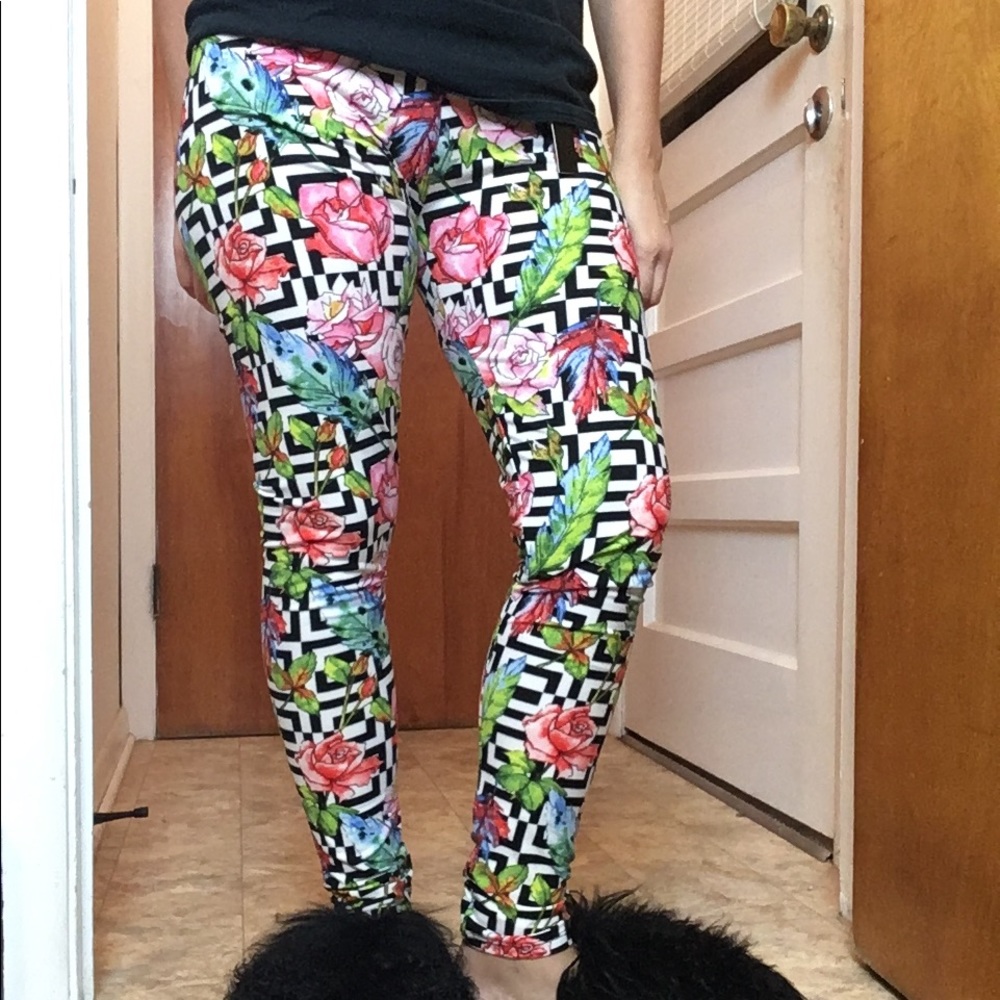 Oh, so soft PS Floral Leggings size 14💕❤️